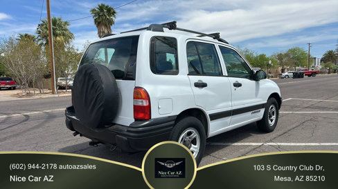 Used 2001 Chevrolet Tracker 2WD image 1