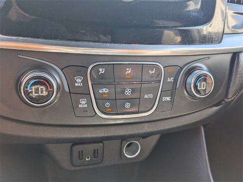 Used 2022 Chevrolet Traverse LT image 20