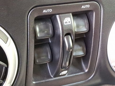 Used 2015 Jeep Wrangler Unlimited Sahara w/ Connectivity Group image 29