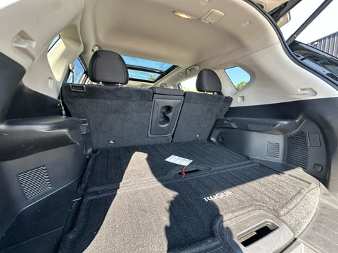 Used 2018 Nissan Rogue SV w/ Sun & Sound Touring Package image 16