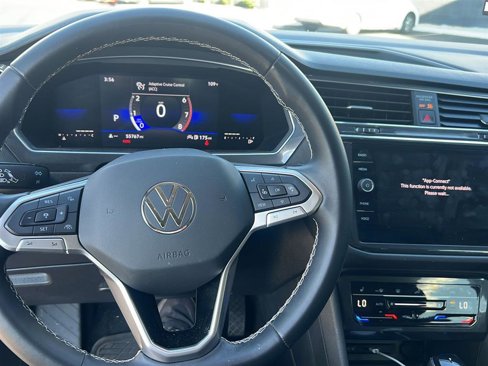 Used 2022 Volkswagen Tiguan SE image 4