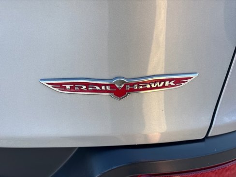 Used 2015 Jeep Cherokee Trailhawk w/ Cold Weather Group image 25