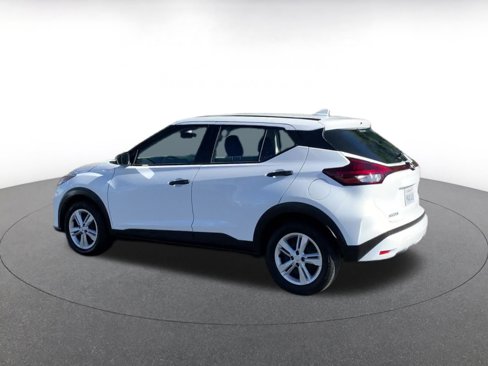 Used 2024 Nissan Kicks S image 10