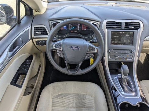 Used 2016 Ford Fusion SE image 15