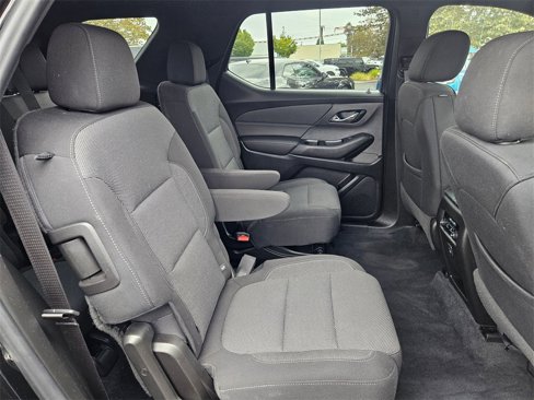 Used 2022 Chevrolet Traverse LT image 36