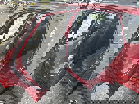 New 2025 Chevrolet Trax RS w/ Sunroof Package image 23
