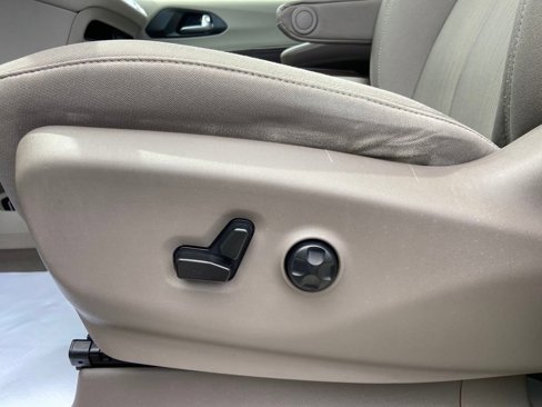 Used 2021 Chrysler Pacifica Touring image 12