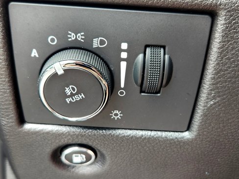 Used 2018 Jeep Grand Cherokee Limited image 30