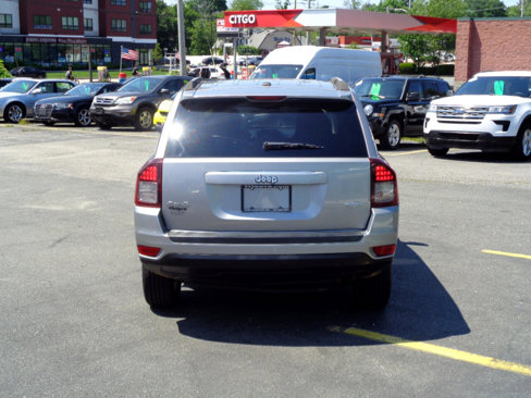 Used 2016 Jeep Compass Latitude image 12
