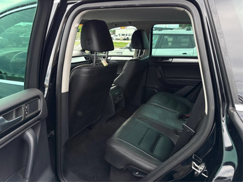 Used 2014 Volkswagen Touareg VR6 image 10