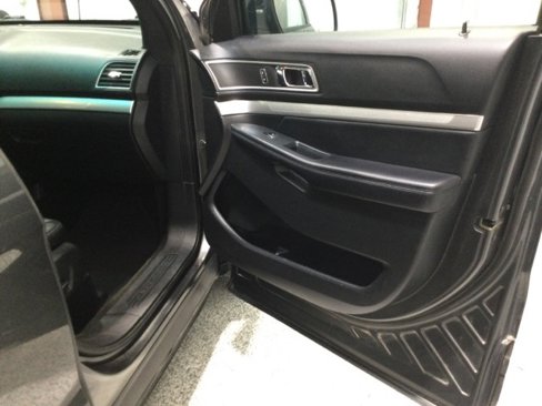 Used 2017 Ford Explorer XLT w/ Equipment Group 202A image 16