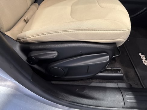 Used 2015 Jeep Cherokee Latitude image 13