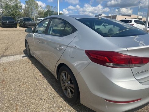 Used 2017 Hyundai Elantra SE image 4