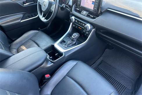 Used 2022 Toyota RAV4 XLE Premium image 16