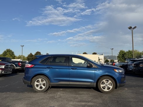 Used 2020 Ford Edge SE image 2