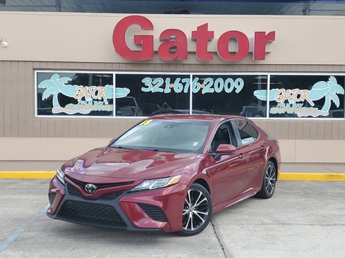 Used 2018 Toyota Camry SE image 2