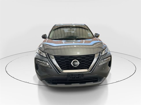 Used 2021 Nissan Rogue SV image 2