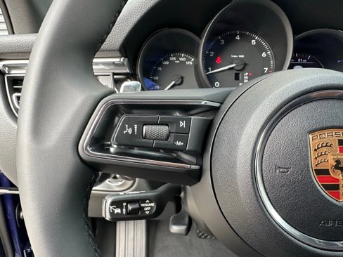 Used 2025 Porsche Macan image 19