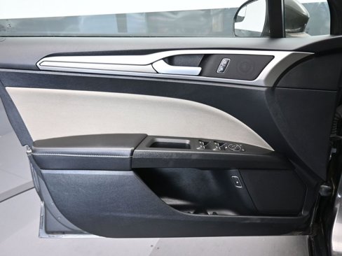 Used 2018 Ford Fusion S image 9
