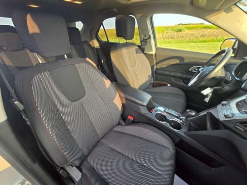 Used 2017 Chevrolet Equinox LT image 4