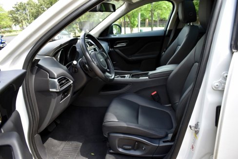 Used 2018 Jaguar F-PACE Premium image 31