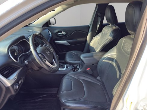 Used 2016 Jeep Cherokee Overland w/ Technology Group image 17