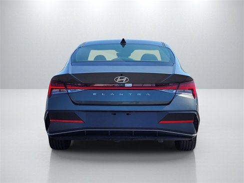New 2025 Hyundai Elantra SEL image 5