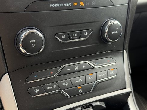 Used 2019 Ford Edge SEL image 30