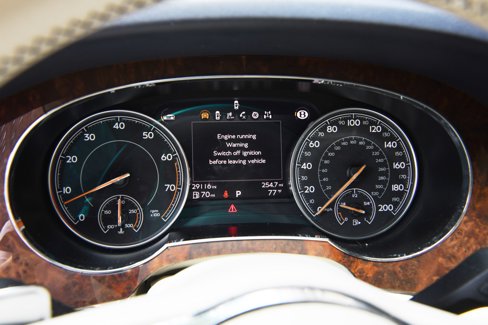 Used 2018 Bentley Bentayga image 13