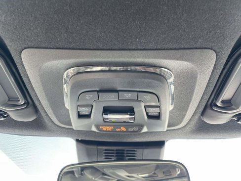 Used 2025 Toyota Corolla SE image 32