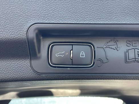 Used 2023 Ford Explorer XLT image 23