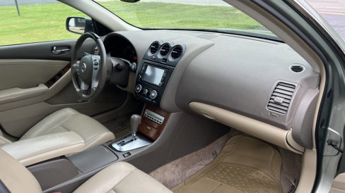 Used 2008 Nissan Altima 3.5 SE w/ Technology Pkg image 24