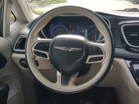 Used 2020 Chrysler Pacifica Limited image 14