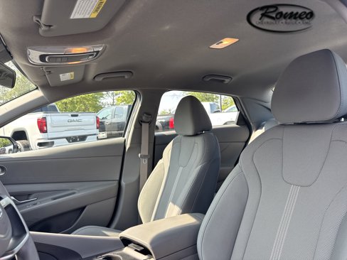 Used 2021 Hyundai Elantra SE image 26