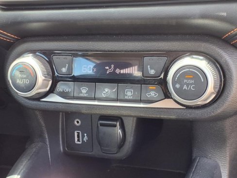 Used 2021 Nissan Versa SR image 7