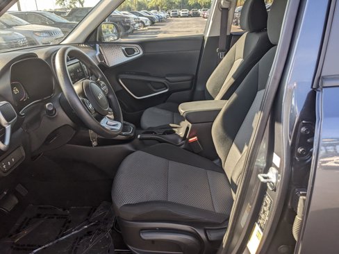 Used 2023 Kia Soul LX image 16