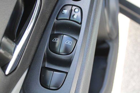 Used 2022 Nissan Kicks SR image 19