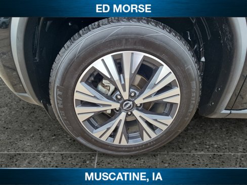 Used 2023 Nissan Rogue SV image 9