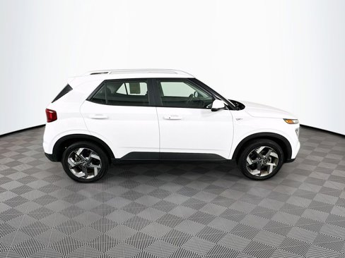 Certified 2024 Hyundai Venue SEL image 4