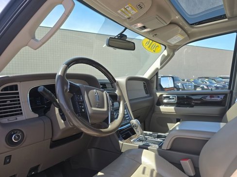 Used 2016 Lincoln Navigator Select image 10