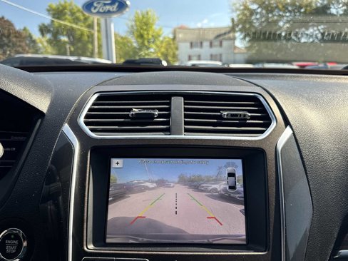 Used 2017 Ford Explorer Limited image 26