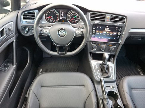 Used 2018 Volkswagen Golf SE image 12