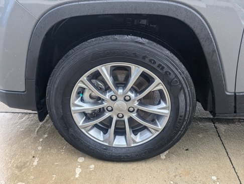 Used 2019 Jeep Cherokee Latitude Plus w/ Cold Weather Group image 17