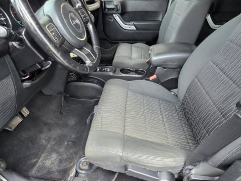 Used 2012 Jeep Wrangler Unlimited Sahara image 6