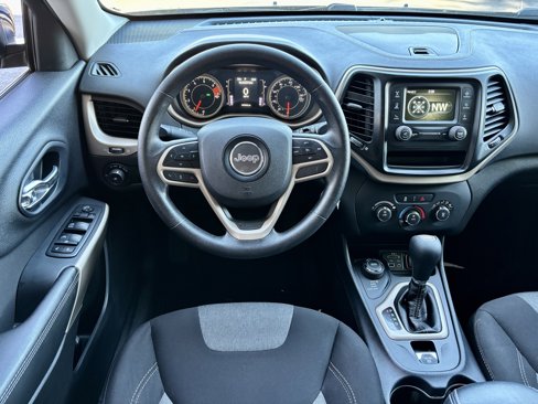 Used 2018 Jeep Cherokee Latitude image 20