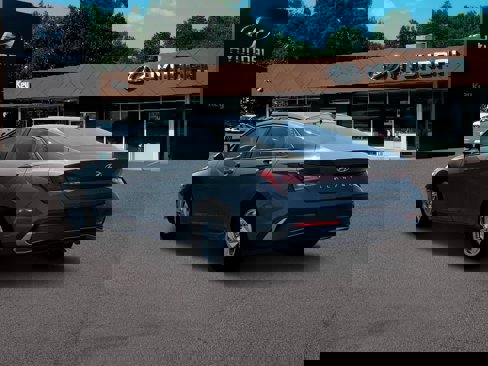 New 2025 Hyundai Elantra SE image 5