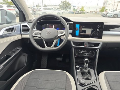 New 2025 Volkswagen Taos SE image 20