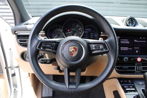 Certified 2024 Porsche Macan image 23