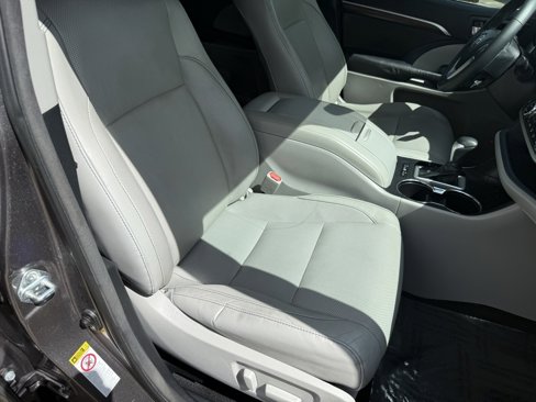 Used 2016 Toyota Highlander Limited image 47