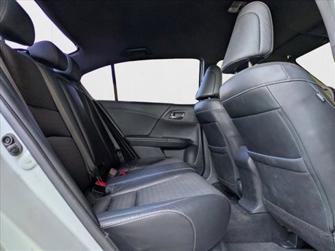 Used 2017 Honda Accord Sport image 18